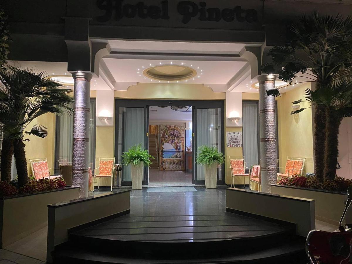 Hotel Pineta เบลลาเรีย-อีเจอา มารีนา ภายนอก รูปภาพ