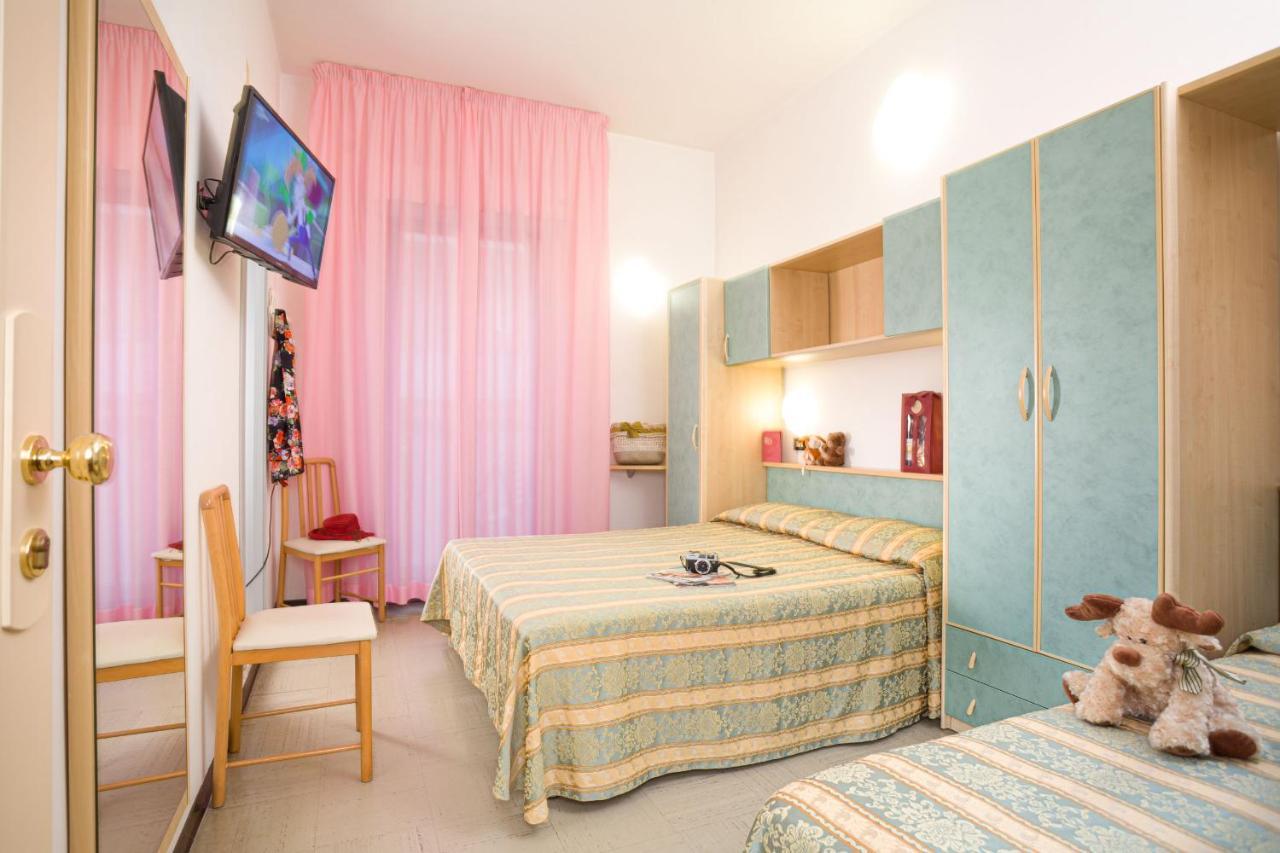 Hotel Pineta เบลลาเรีย-อีเจอา มารีนา ภายนอก รูปภาพ
