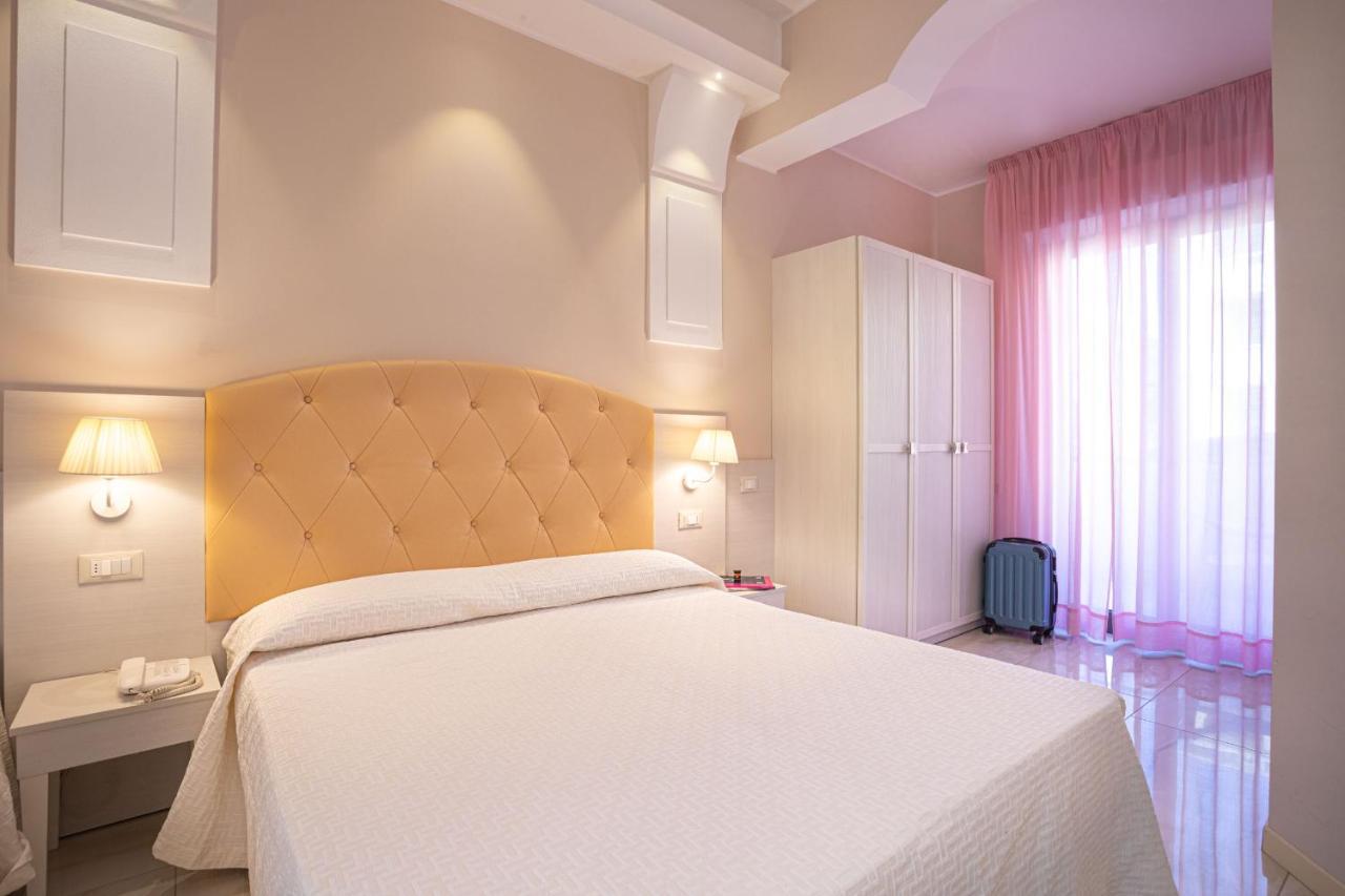 Hotel Pineta เบลลาเรีย-อีเจอา มารีนา ภายนอก รูปภาพ