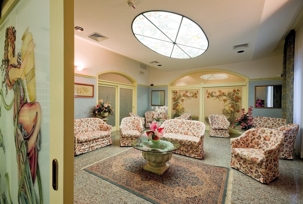Hotel Pineta เบลลาเรีย-อีเจอา มารีนา ภายนอก รูปภาพ