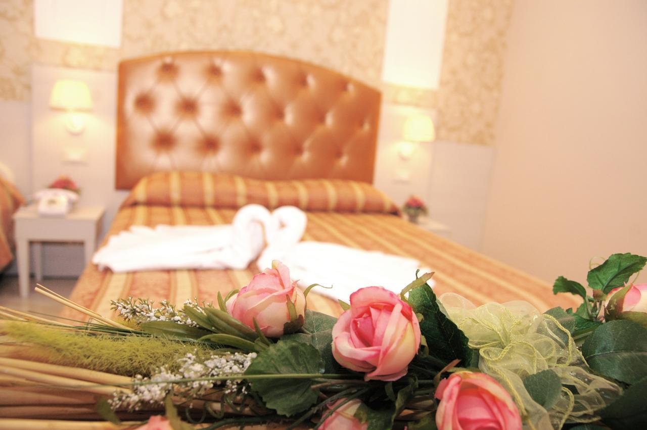 Hotel Pineta เบลลาเรีย-อีเจอา มารีนา ภายนอก รูปภาพ