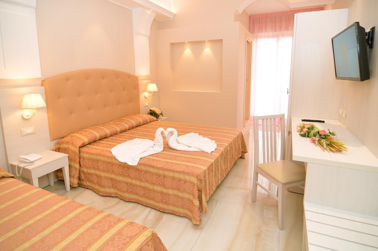 Hotel Pineta เบลลาเรีย-อีเจอา มารีนา ภายนอก รูปภาพ