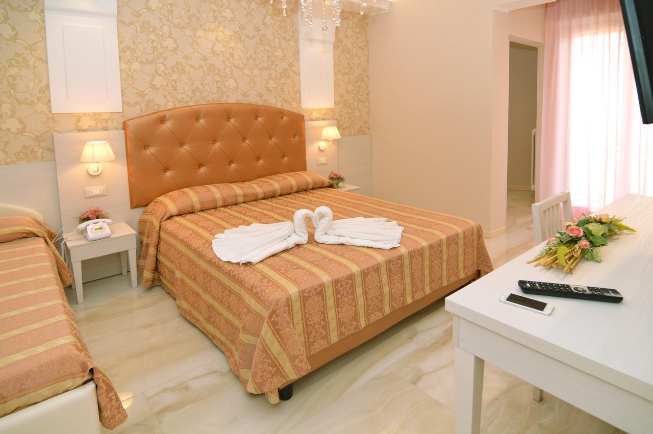 Hotel Pineta เบลลาเรีย-อีเจอา มารีนา ภายนอก รูปภาพ